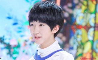 明星网红照片贺峻霖,明星网红的时尚风采