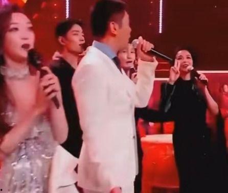 合唱明星网红是谁唱的歌,揭秘合唱明星网红的爆款歌曲背后的故事