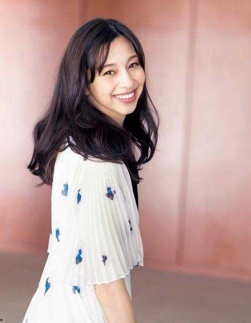 女明星网红牵手图片高清,高清美图曝光引热议