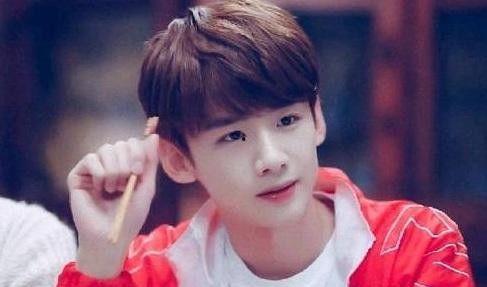 明星网红对比白敬亭,从明星网红对比中脱颖而出的清新面孔