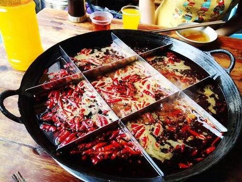 明星网红重庆火锅视频,辣味沸腾！明星网红带你探秘重庆火锅魅力