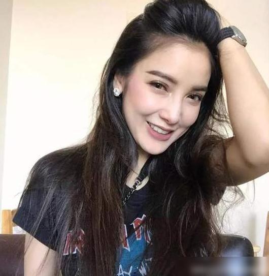 女明星网红早期视频大全,揭秘星途初探的青涩瞬间