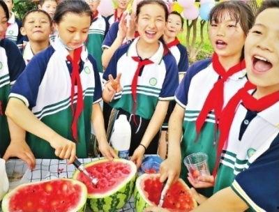 学生校园今日吃瓜,今日学生吃瓜大揭秘