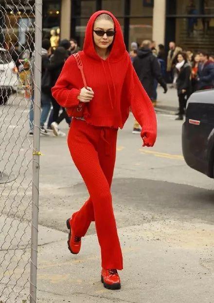 明星网红穿红色衣服图片,明星网红红色穿搭魅力瞬间”