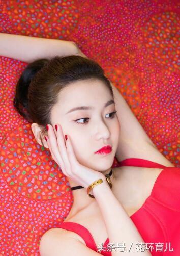 明星网红穿红色衣服图片,明星网红红色穿搭魅力瞬间”