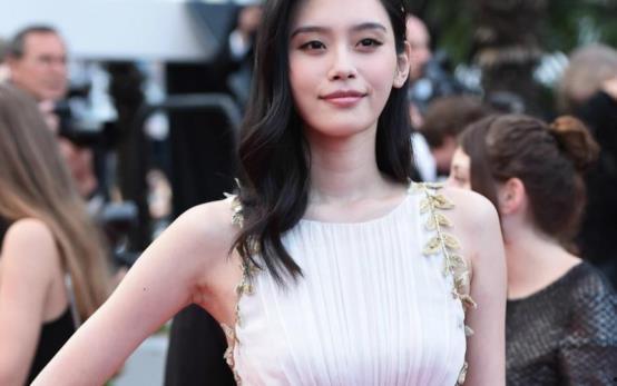 明星网红穿红色衣服图片,明星网红红色穿搭魅力瞬间”