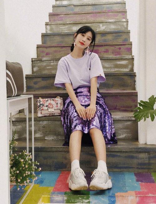 明星网红穿高筒袜,明星网红高筒袜穿搭风潮