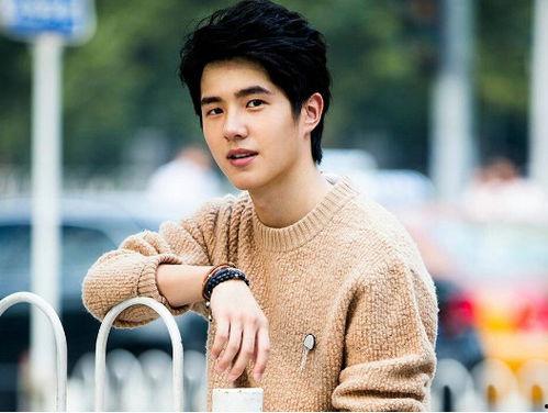 冲浪明星网红有哪些名字,揭秘潮流冲浪明星们的名字与风采